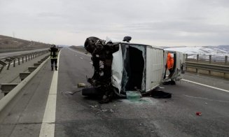 Accident între un TIR şi un microbuz cu pasageri pe A3, lângă Cluj. Traficul este oprit