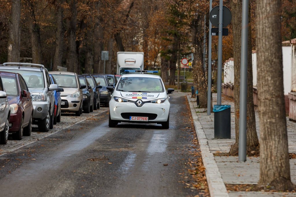 Cod QR pe parbriz dacă ai abonament de parcare în Cluj. Cât costă şi cum se plăteşte online pentru Zona 2