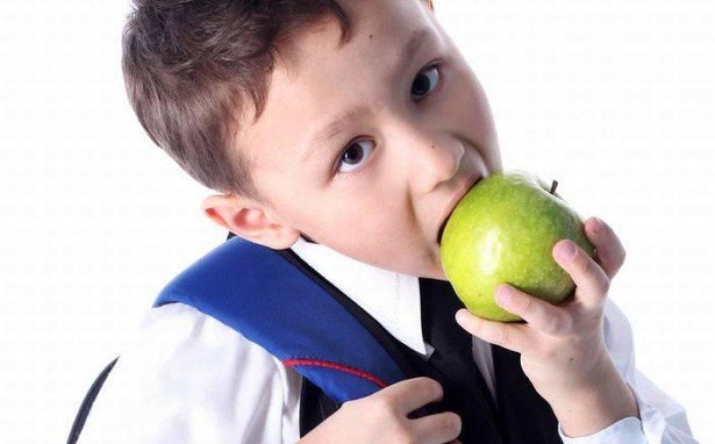 S-a decis! Elevii vor primi legume şi fructe la școală