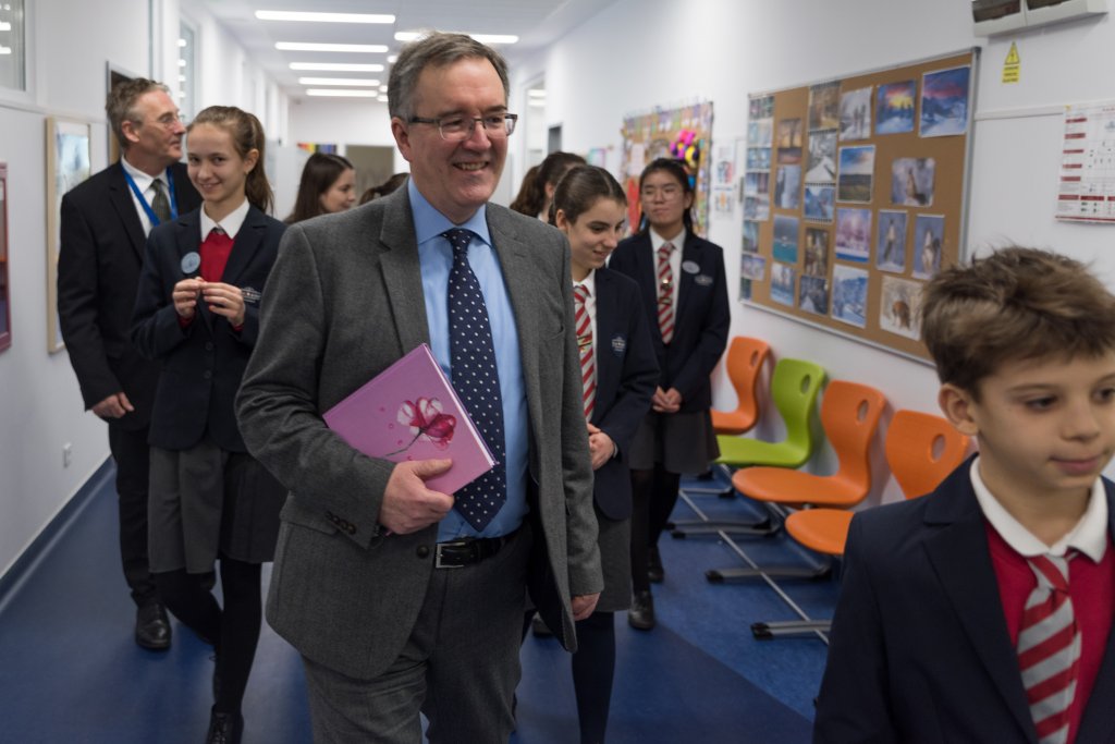 Ambasadorul britanic, la Cluj. Vizită la Royal School in Transylvania