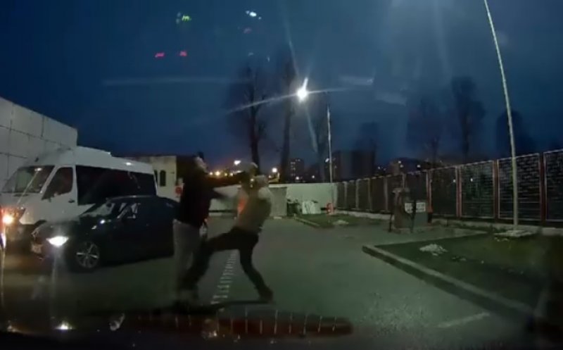 Kickboxing nocturn la Cluj. Doi șoferi s-au bătut pentru un loc în față la benzinărie