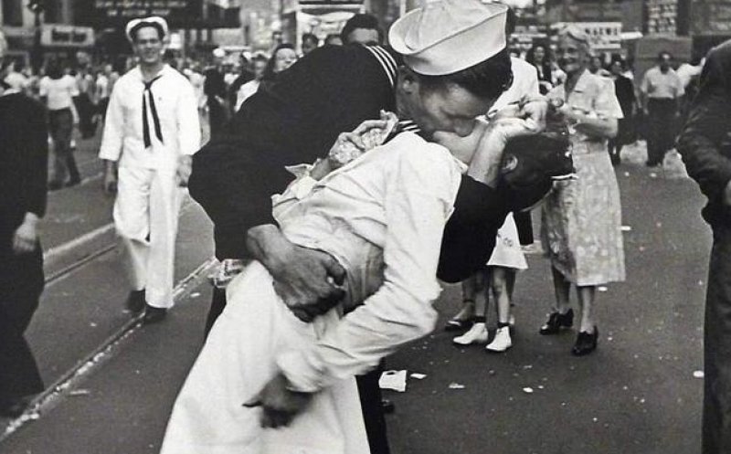 A murit omul care apare în una dintre cele mai celebre fotografii din istorie