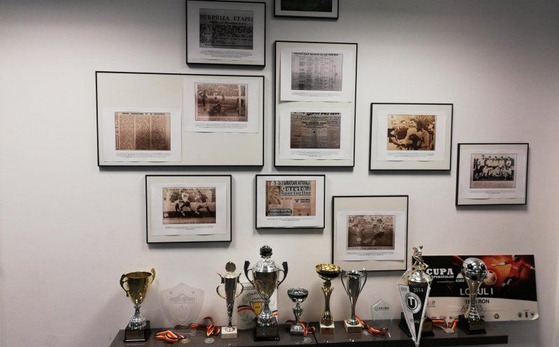 Fotbal și computere. Expoziție despre istoria Universității Cluj, la sediul unuia dintre sponsorii echipei