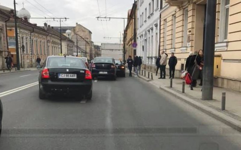 Tamponare în lanţ în centru. Trei maşini implicate