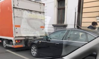 Tamponare în lanţ în centru. Trei maşini implicate