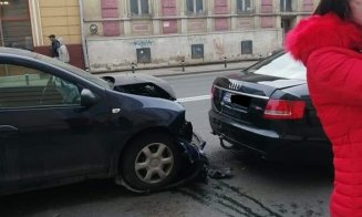 Tamponare în lanţ în centru. Trei maşini implicate