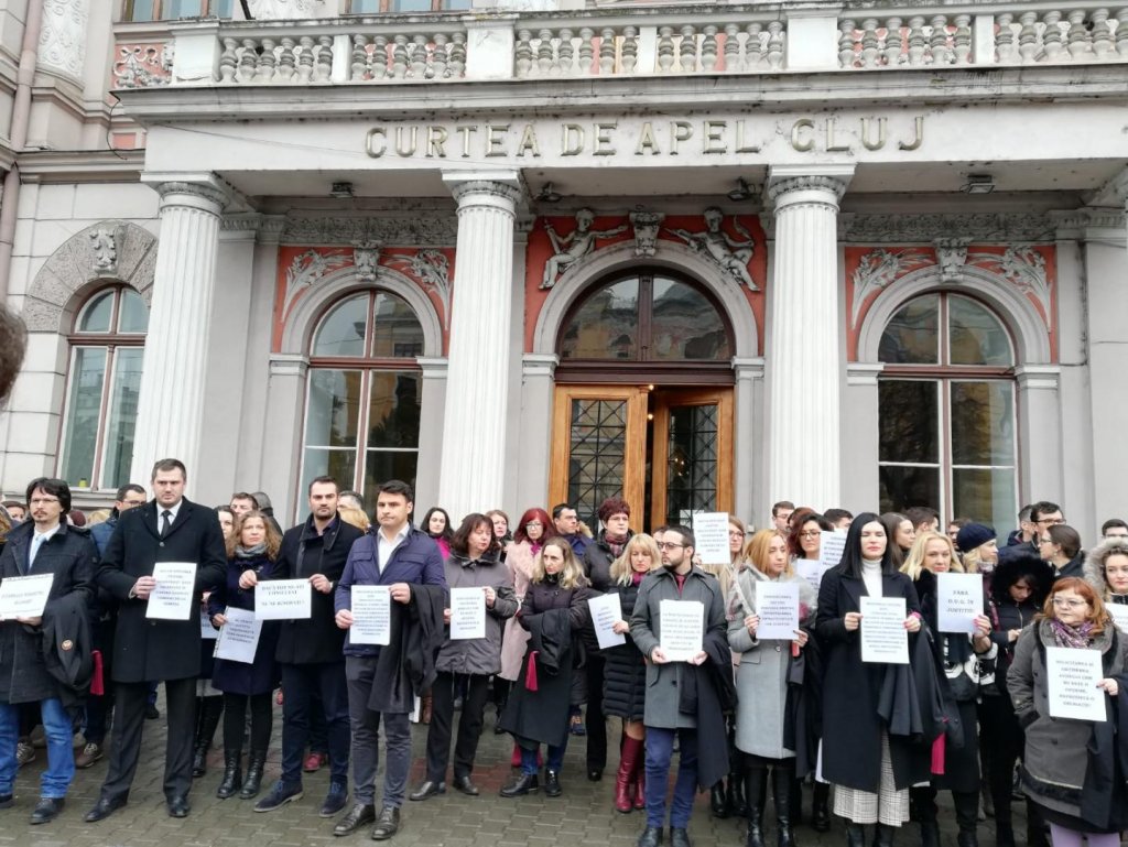 Tăriceanu, după protestul de la Curtea de Apel Cluj: "Anumiţi magistraţi foarte vocali au o agendă politică"