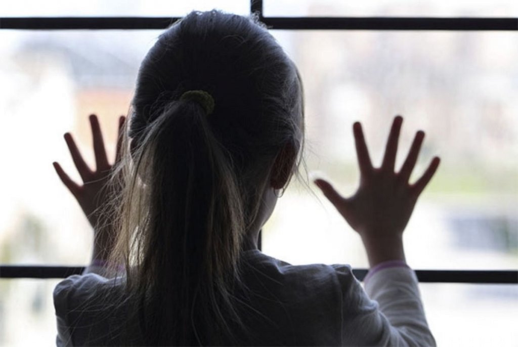 Peste 1.000 de copii din Cluj au părinţii plecaţi în străinătate. Statistica naţională este dezastruoasă