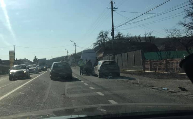 Accident cu trei maşini în Gherla. Trafic blocat