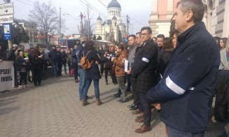 Magistraţii au ieşit din nou în stradă. Li s-au alăturat şi clujeni