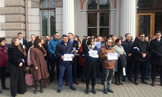 Magistraţii au ieşit din nou în stradă. Li s-au alăturat şi clujeni