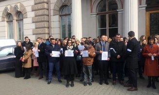 Magistraţii au ieşit din nou în stradă. Li s-au alăturat şi clujeni