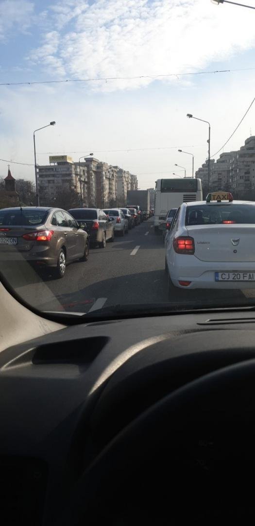 Ce au de îndurat  şoferii în oraşul de 5 stele. Cât faci dimineaţa din Floreşti până-n centru. VIDEO