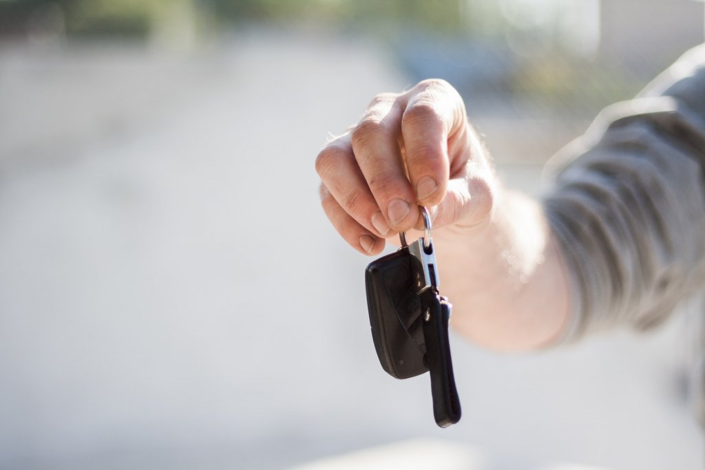 Ai maşină şi vrei să o închiriezi? Doi antreprenori au lansat o platformă care te ajută să îţi găseşti clienţi