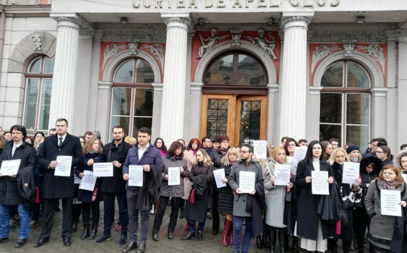 Magistraţii din Cluj au ieşit iar în stradă. Aproape o lună de proteste pentru independența justiției