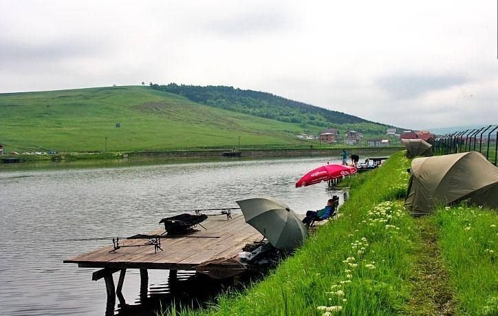 Primăria Apahida a dublat taxa pe lacul din Câmpenești. Umbrarele care fac diferența