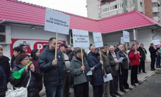 10 revendicări ale angajaţilor aeroportului Cluj. Protestează în faţa Consiliului Județean