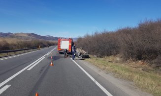 Maşină răsturnată lângă Huedin. Trei răniţi, printre care doi copii mici