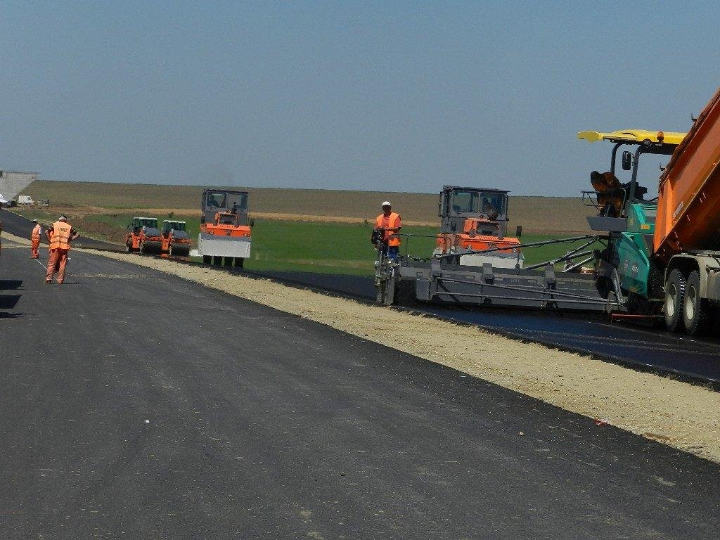 Autostrada Transilvania. Licitaţii pentru 55 km, contestaţii şi promisiuni pentru alţi 98 km