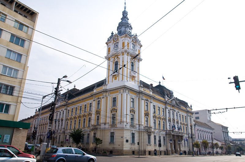 Ce salarii au bugetarii Clujului în 2019? Director - 9.400 lei, poliţist local - 5.000 lei. Cât câştigă primarul Boc