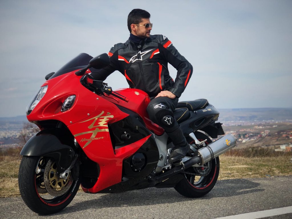 10 întrebări pentru şeful de la Omoruri Cluj.  În timpul liber cântă într-o formaţie şi călătoreşte cu motocicleta