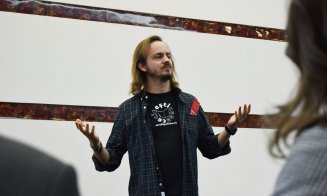 Cărţi pe... cărţi de vizită. Un clujean a găsit un mod inedit de a promova lectura