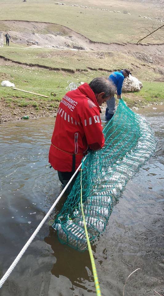Curăţenie în Cheile Turzii: 150 de saci de gunoaie