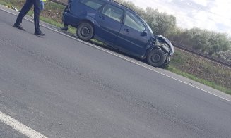 Accident cu două maşini şi un camion, lângă Cluj. Se aglomerează