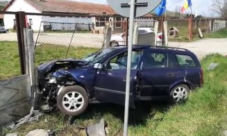 Un TIR a provocat un accident cu 4 răniţi la Jucu. O maşină, proiectată pe contrasens