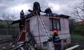 Incendiu la o locuință din Cluj. Acoperișul a fost cuprins de flăcări