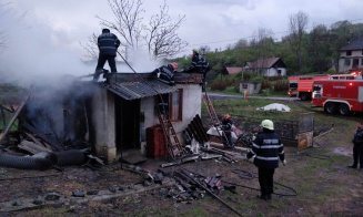 Incendiu la o locuință din Cluj. Acoperișul a fost cuprins de flăcări