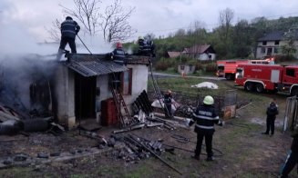 Incendiu la o locuință din Cluj. Acoperișul a fost cuprins de flăcări