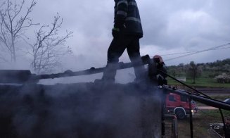 Incendiu la o locuință din Cluj. Acoperișul a fost cuprins de flăcări