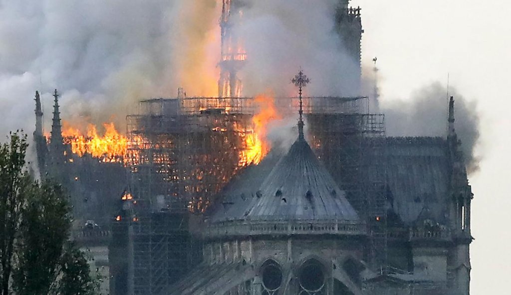 Cel mai vizitat monument istoric din Europa cuprins de un incendiu puternic