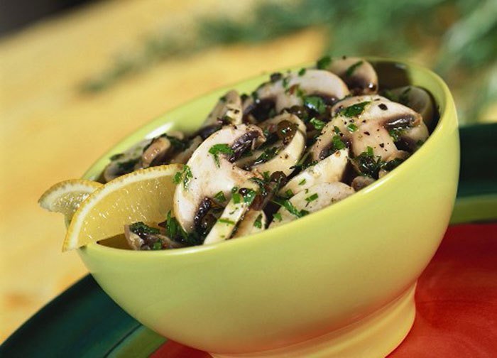 Reţetă de post: salată picantă cu ciuperci pleurotus