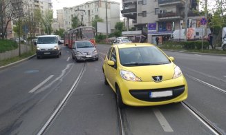 Trei copii și o femeie, răniți într-un accident, în Mănăștur. Tramvaiele, blocate zeci de minute