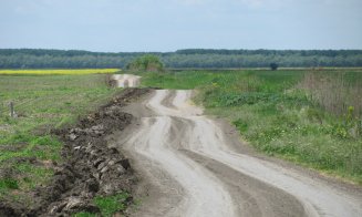 Ne mișcăm greu. O treime din drumurile României, de piatră și pământ