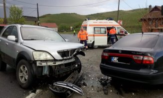 Accident cu trei mașini lângă Cluj. Două persoane rănite