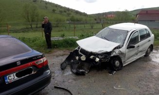 Accident cu trei mașini lângă Cluj. Două persoane rănite