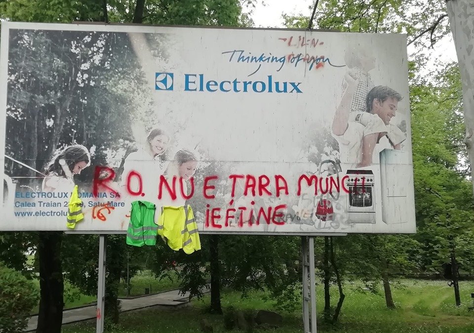 Deputat de Cluj, amendat după ce a făcut un graffiti pe un panou publicitar