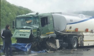 Accident cu un autocamion și o cisternă, în Negreni. Un rănit