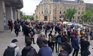 Protestatarii au ajuns la CCS: "#Veorica, nu uita, Clujul sigur nu te vrea!"