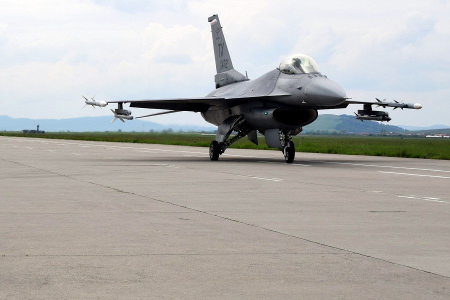 Sute de militari şi avioane F16, trimise la Cluj de americani ca să descurajeze o posibilă agresiune a Rusiei
