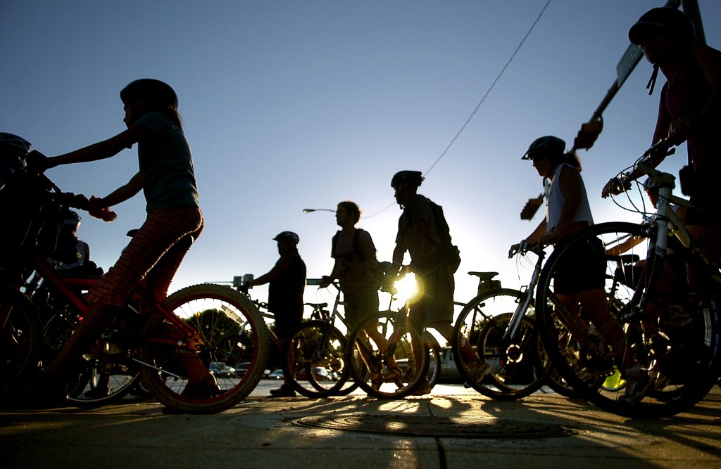 Marş al tăcerii la Cluj. Se comemorează bicicliştii care au murit în accidente rutiere