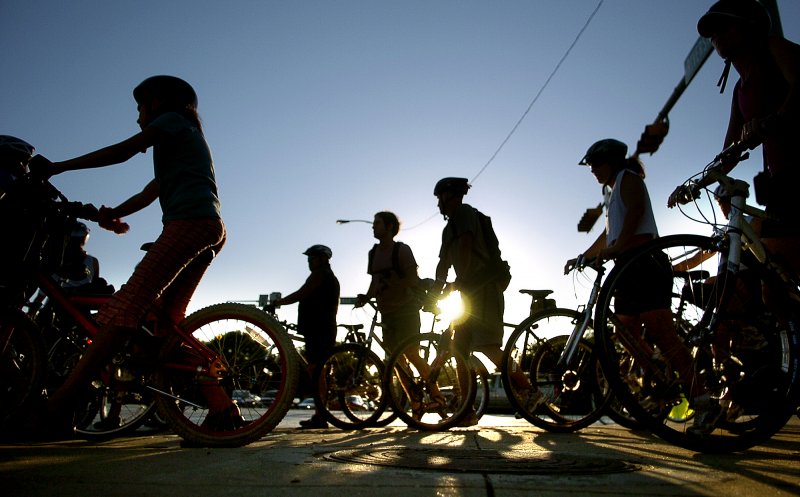 Marş al tăcerii la Cluj. Se comemorează bicicliştii care au murit în accidente rutiere