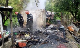 Incendiu în Grigorescu. Focul a pornit de la o baracă improvizată
