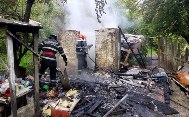 Incendiu în Grigorescu. Focul a pornit de la o baracă improvizată
