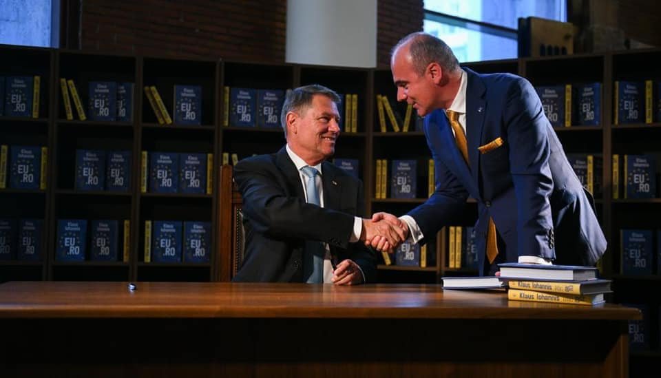 Klaus Iohannis și Rareș Bogdan vin la Cluj. Preşedintele, întâlniri cu clujenii și lansare de carte