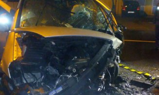 A intrat cu maşina într-un cap de pod. Trei răniţi, între care unul grav