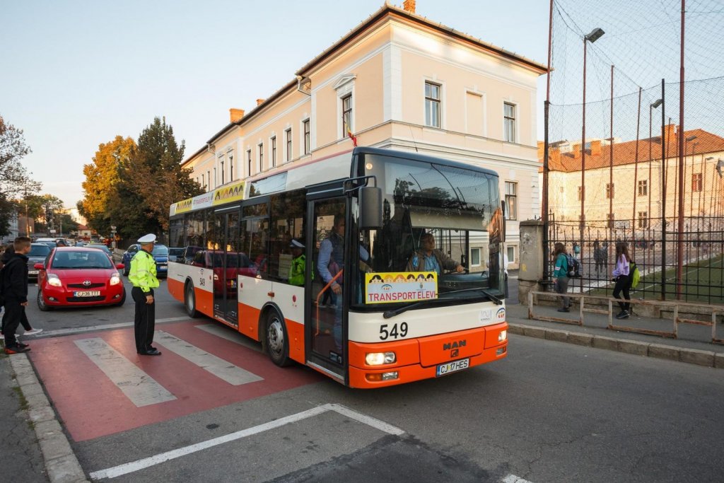 Noile autobuze școlare au sosit la Cluj-Napoca. Tarcea: "Traseul din Bună Ziua va fi cel mai solicitat"